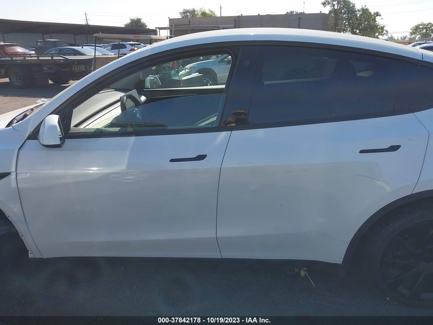 VIN 7SAYGDEE1PF692164 2023 TESLA MODEL Y LONG RANGE
