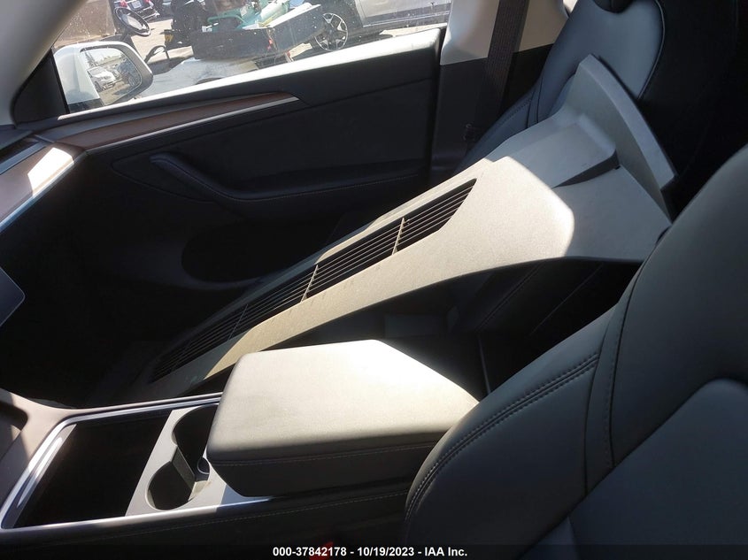 VIN 7SAYGDEE1PF692164 2023 TESLA MODEL Y LONG RANGE