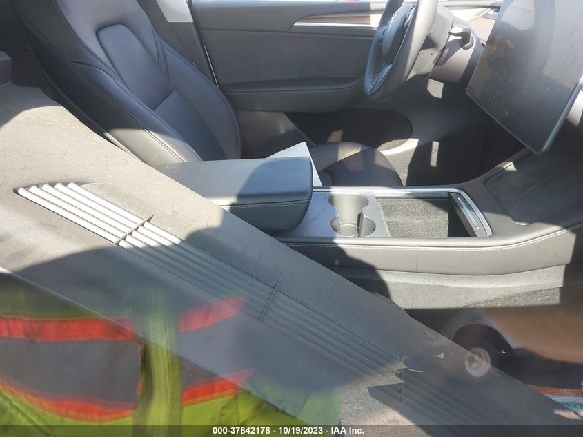 VIN 7SAYGDEE1PF692164 2023 TESLA MODEL Y LONG RANGE