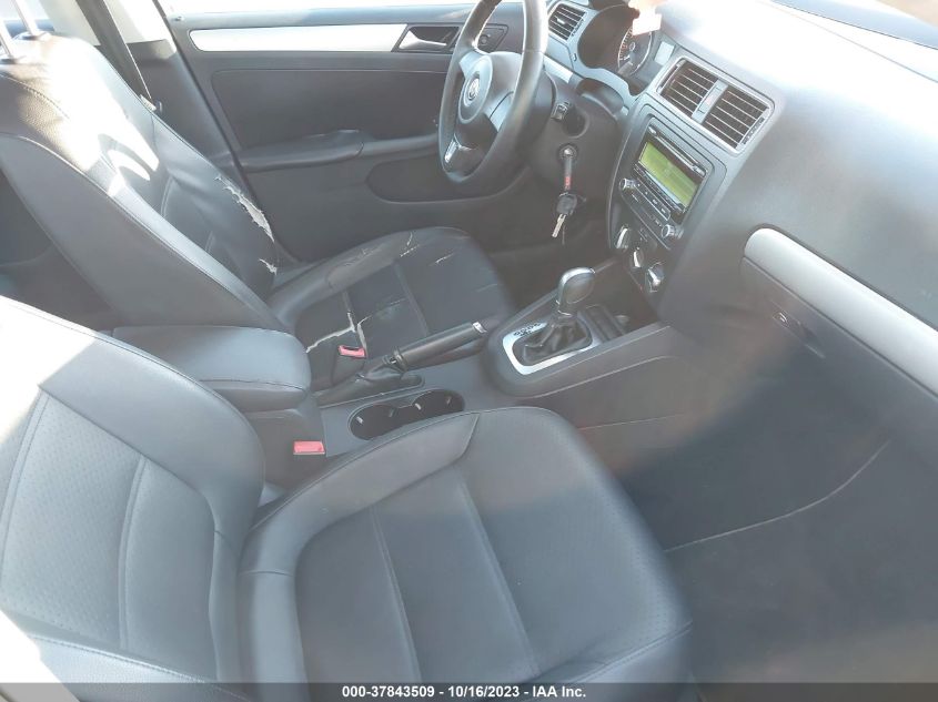 2013 VOLKSWAGEN JETTA SEDAN SE 3VWDX7AJ3DM256839
