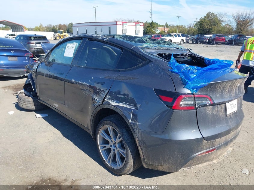 VIN 7SAYGDEE7PF852676 2023 TESLA MODEL Y