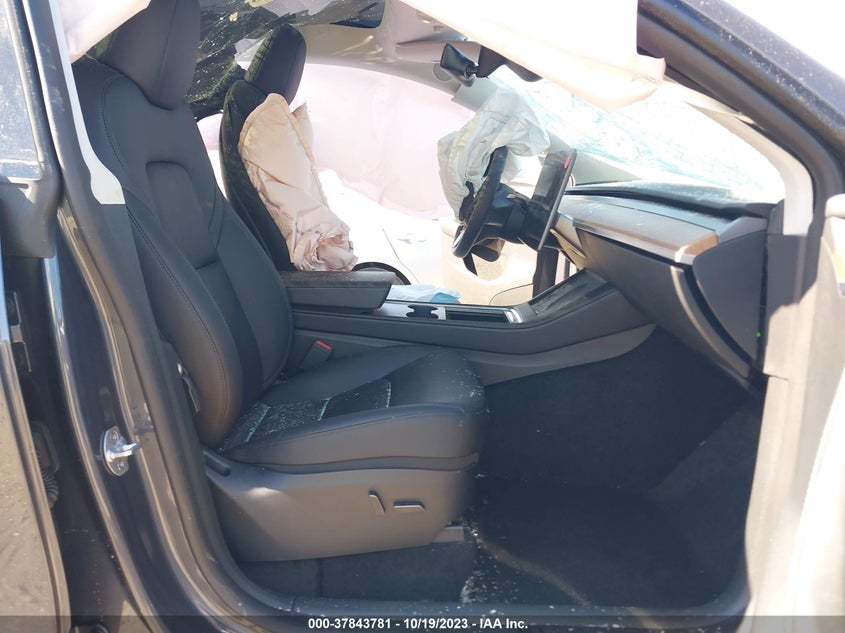 VIN 7SAYGDEE7PF852676 2023 TESLA MODEL Y