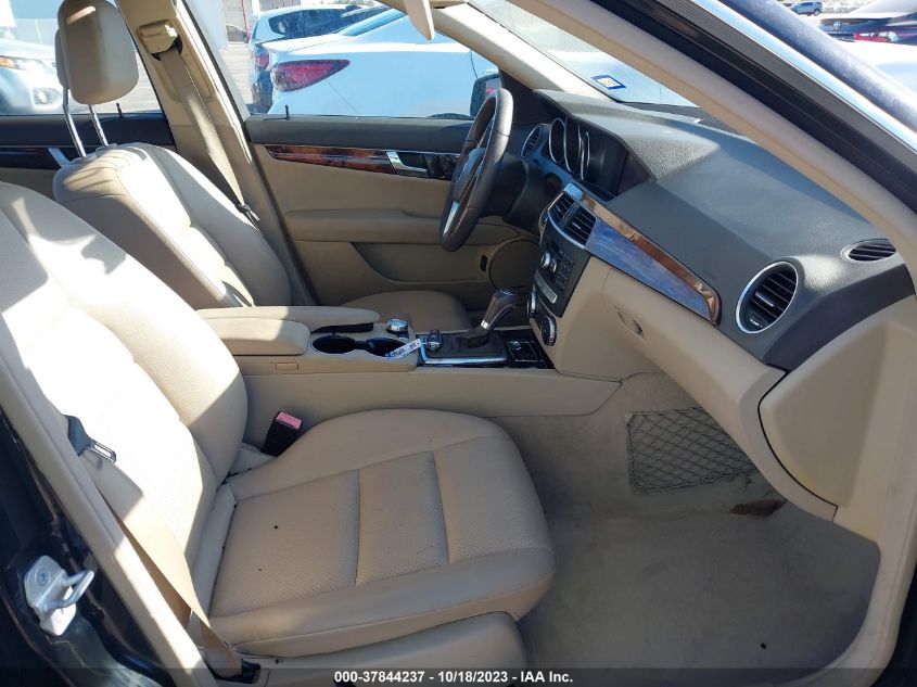 2014 MERCEDES-BENZ C 350 SPORT WDDGF5HB7EA901650