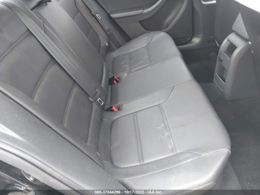 2015 VOLKSWAGEN JETTA 1.8T SE - 3VWD07AJ9FM302651