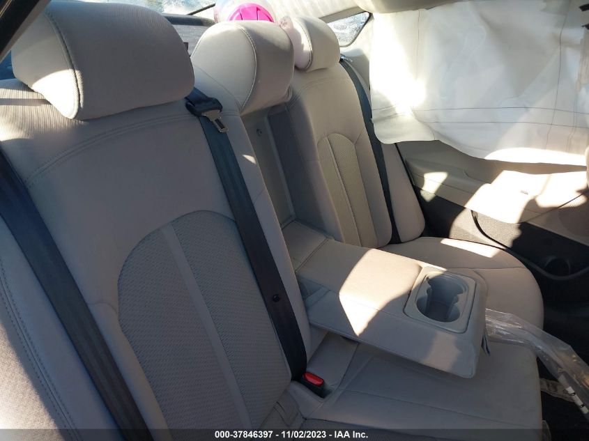 2015 HYUNDAI SONATA 2.4L SE - 5NPE24AFXFH108017
