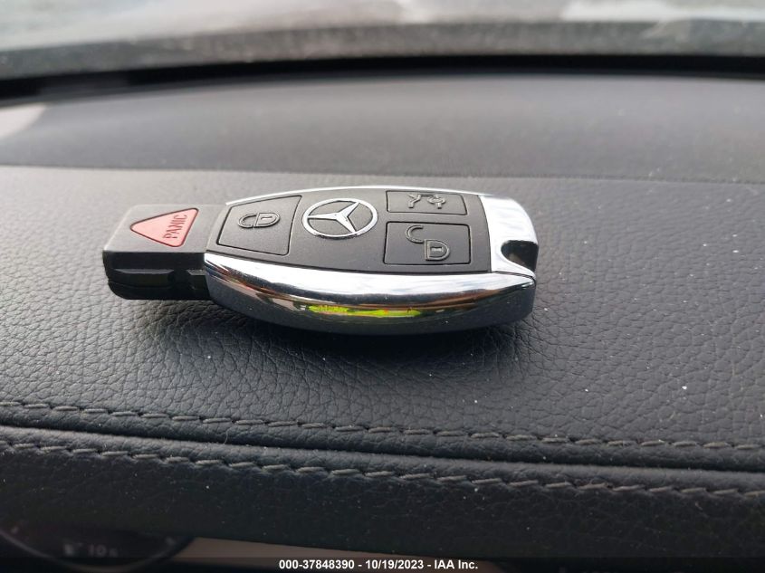 2014 MERCEDES-BENZ S 550 WDDUG8CB4EA054577