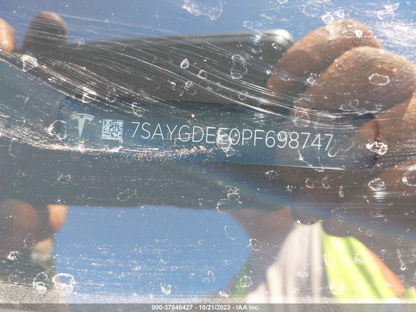 VIN 7SAYGDEE0PF698747 2023 TESLA MODEL Y
