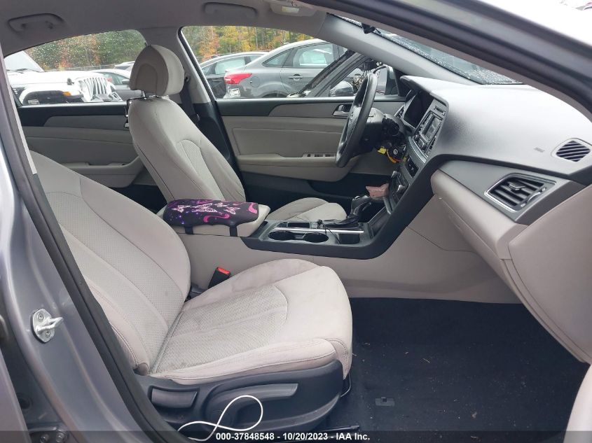 2015 HYUNDAI SONATA 2.4L SE - 5NPE24AF0FH243166