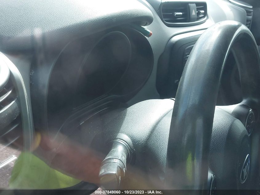 2015 KIA SOUL + - KNDJP3A52F7196177