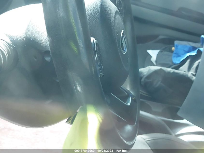 2015 KIA SOUL + - KNDJP3A52F7196177