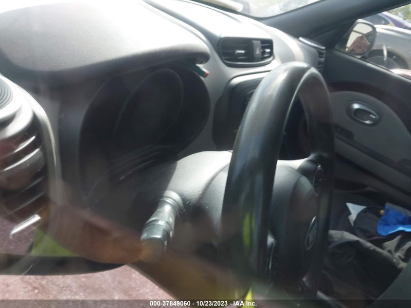 2015 KIA SOUL + - KNDJP3A52F7196177