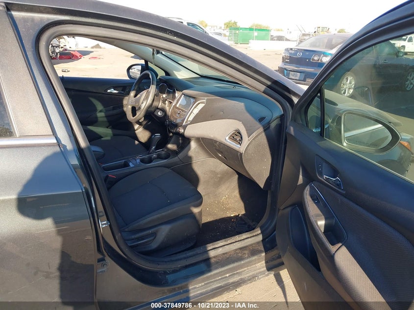 VIN 3G1BE6SM7JS639864 2018 CHEVROLET CRUZE LT