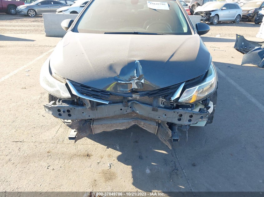 VIN 3G1BE6SM7JS639864 2018 CHEVROLET CRUZE LT