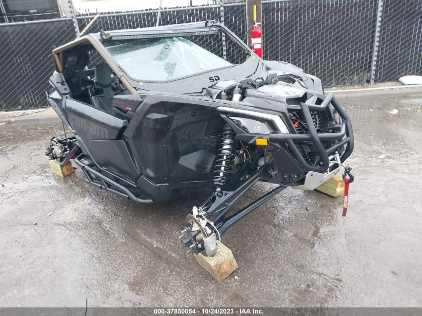 2018 CAN-AM MAVERICK X3 X RS TURBO R - 3JBVXAW43JK003375