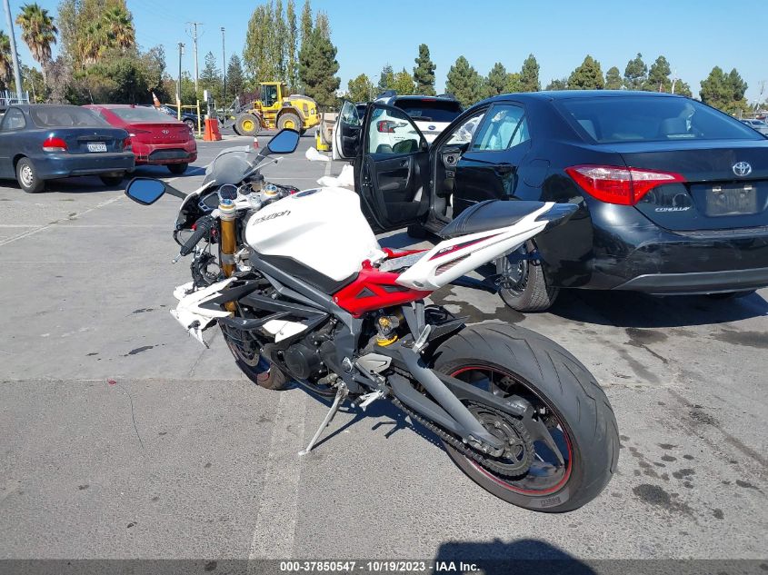 2014 TRIUMPH MOTORCYCLE DAYTONA 675/R SMTA02YK7EJ610955