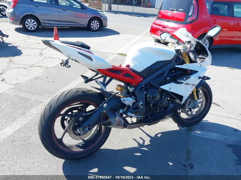 2014 TRIUMPH MOTORCYCLE DAYTONA 675/R SMTA02YK7EJ610955