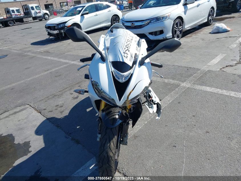 2014 TRIUMPH MOTORCYCLE DAYTONA 675/R SMTA02YK7EJ610955