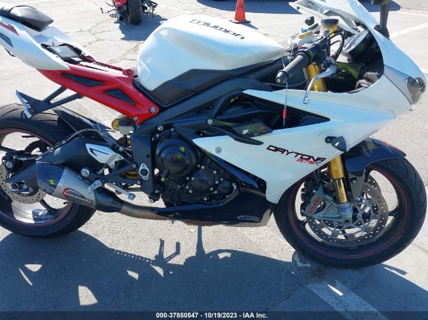 2014 TRIUMPH MOTORCYCLE DAYTONA 675/R SMTA02YK7EJ610955