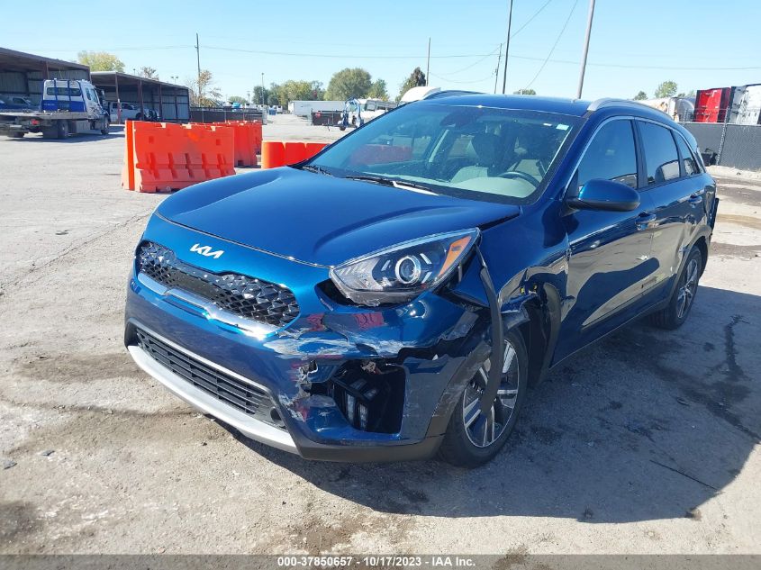 KNDCB3LC7N5512833 Kia Niro LXS SE 2