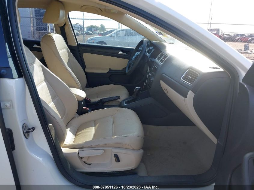2014 VOLKSWAGEN JETTA SEDAN SE 3VWD07AJ8EM275537