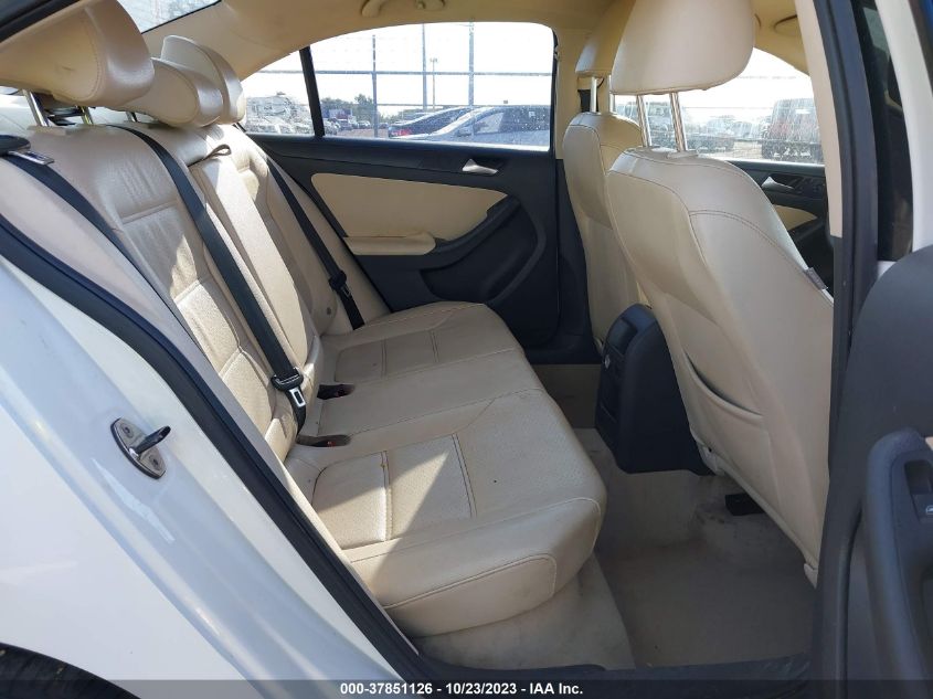 2014 VOLKSWAGEN JETTA SEDAN SE 3VWD07AJ8EM275537