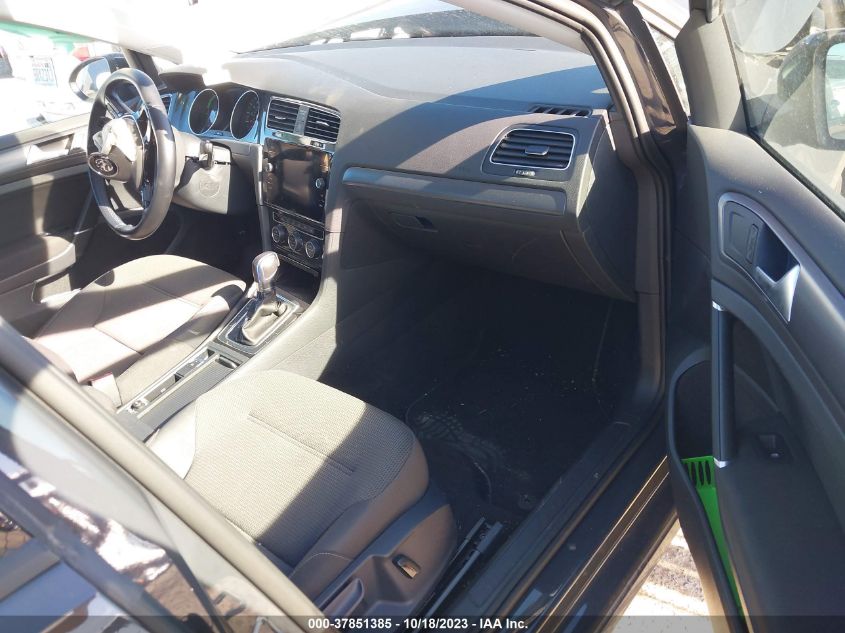 2019 VOLKSWAGEN E-GOLF SE - WVWKR7AU8KW919219