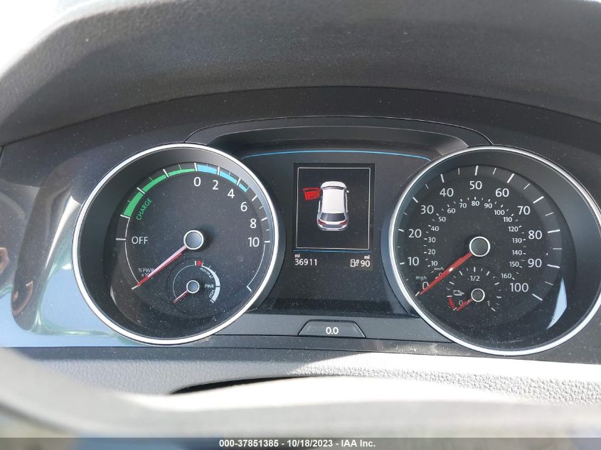 2019 VOLKSWAGEN E-GOLF SE - WVWKR7AU8KW919219