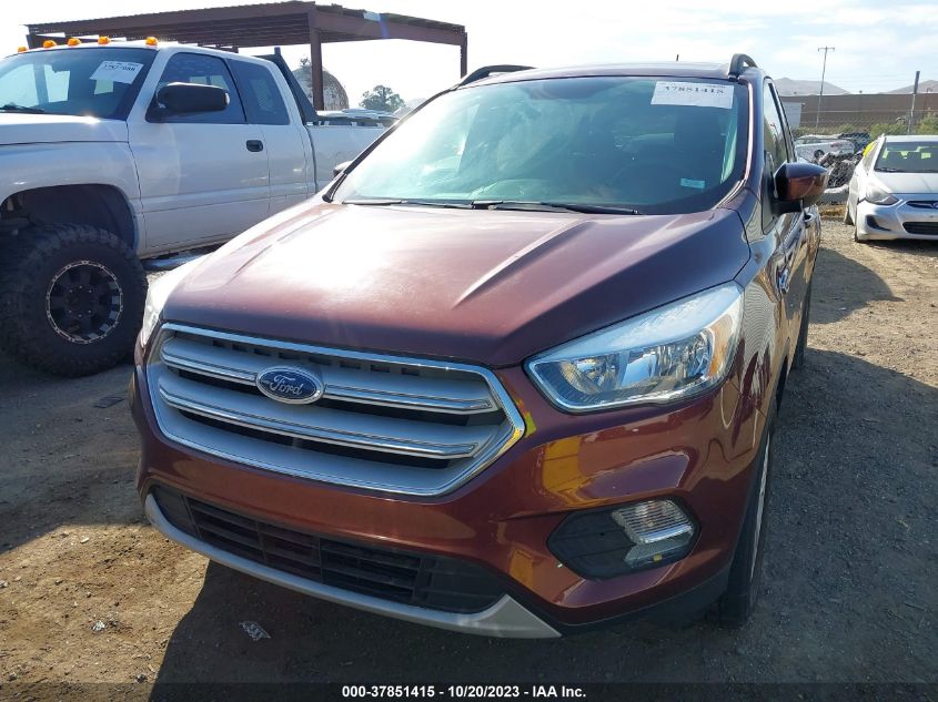 2018 FORD ESCAPE SE - 1FMCU9GD1JUB10852