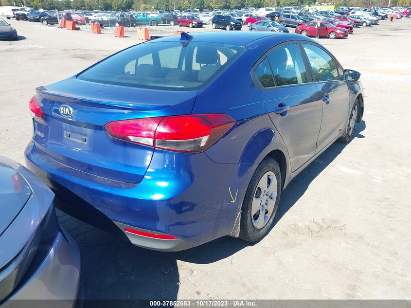 VIN 3KPFK4A78JE175368 2018 KIA FORTE LX