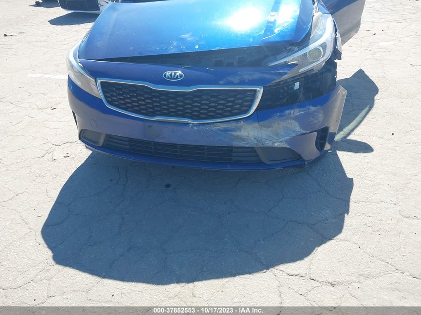 VIN 3KPFK4A78JE175368 2018 KIA FORTE LX