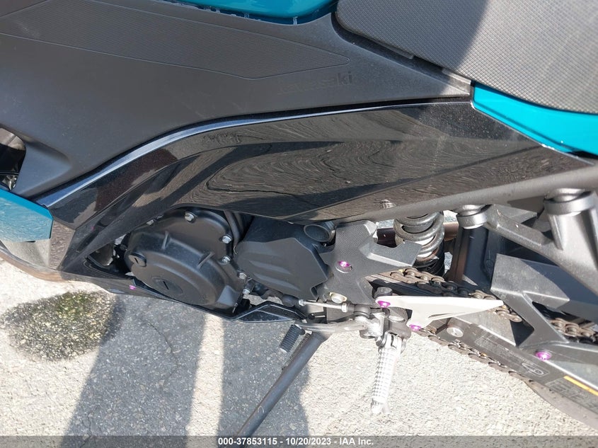 VIN JKAEXKG17MDAC4637 2021 KAWASAKI EX400