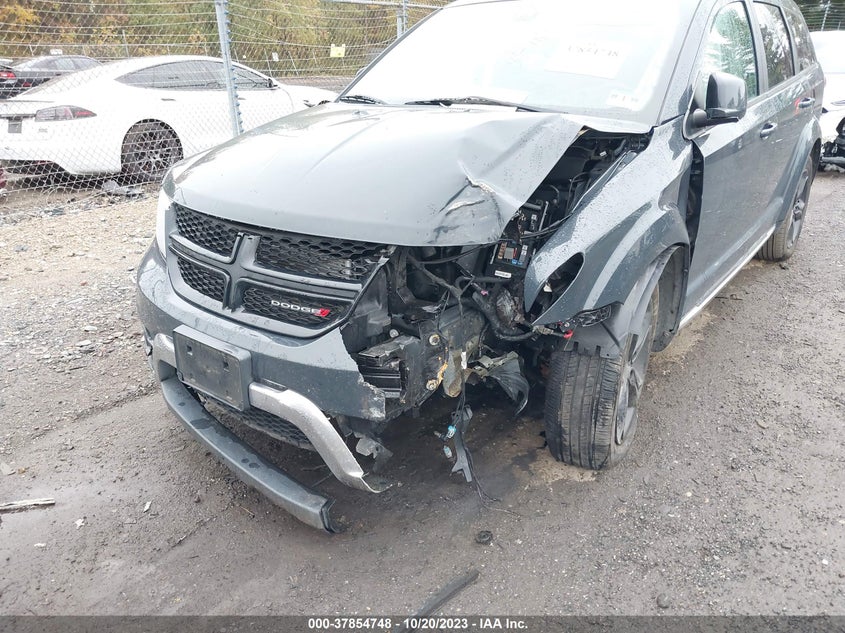 VIN 3C4PDDGG3JT387838 2018 DODGE JOURNEY CROSSROAD