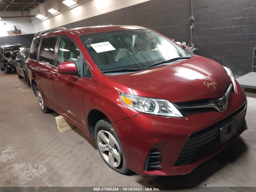 5TDKZ3DC0JS915191 2018 TOYOTA SIENNA, photo no. 1