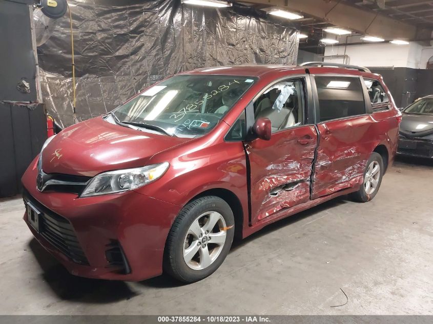 5TDKZ3DC0JS915191 2018 TOYOTA SIENNA, photo no. 2