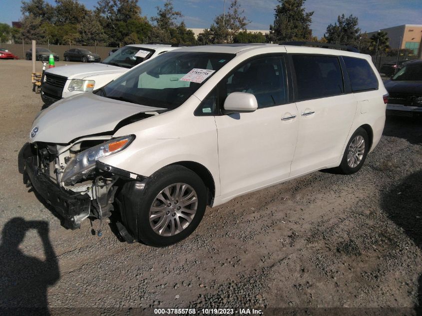 5TDYZ3DC3HS842631 2017 TOYOTA SIENNA, photo no. 2