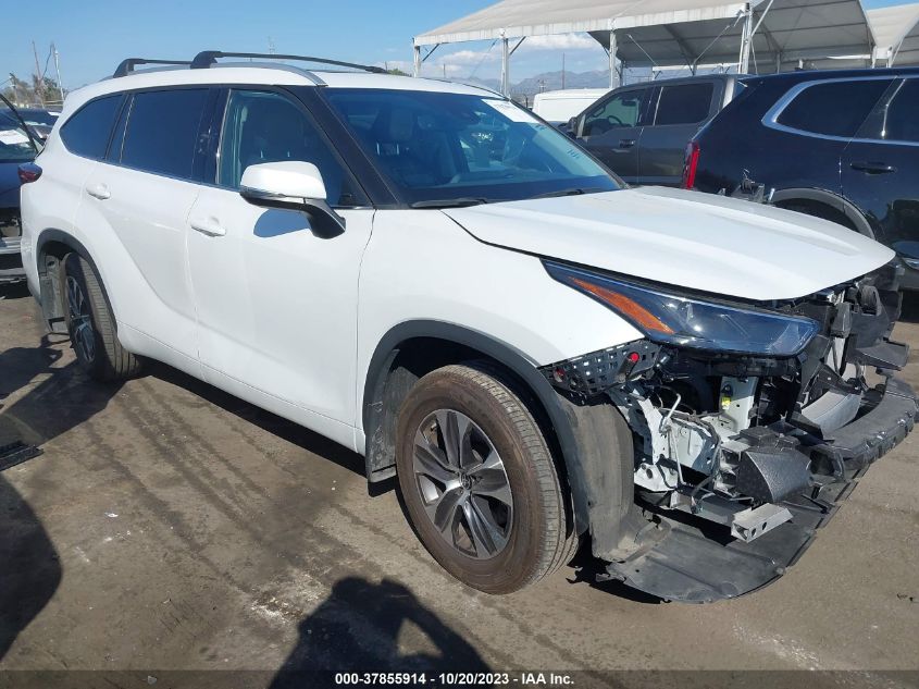 2022 TOYOTA HIGHLANDER XLE - 5TDHZRBH2NS170137