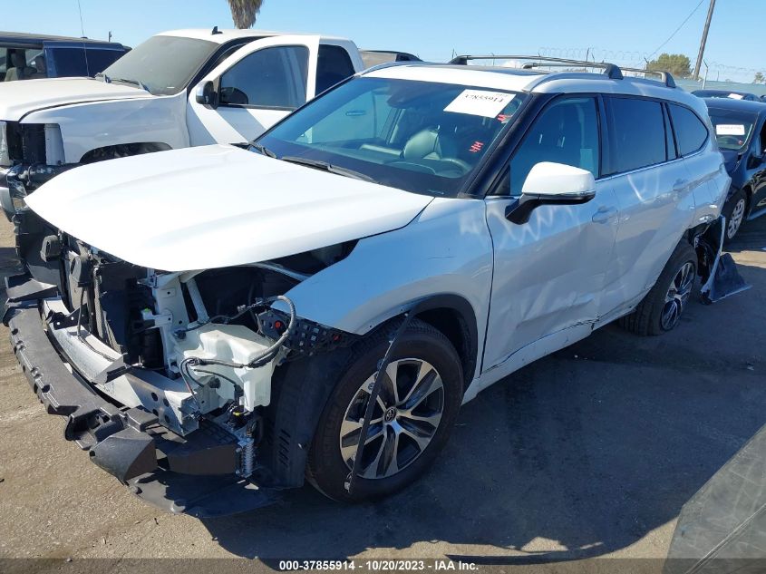 2022 TOYOTA HIGHLANDER XLE - 5TDHZRBH2NS170137