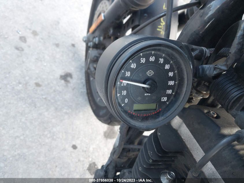 2018 HARLEY-DAVIDSON XL883 IRON 883 - 1HD4LE214JC418751