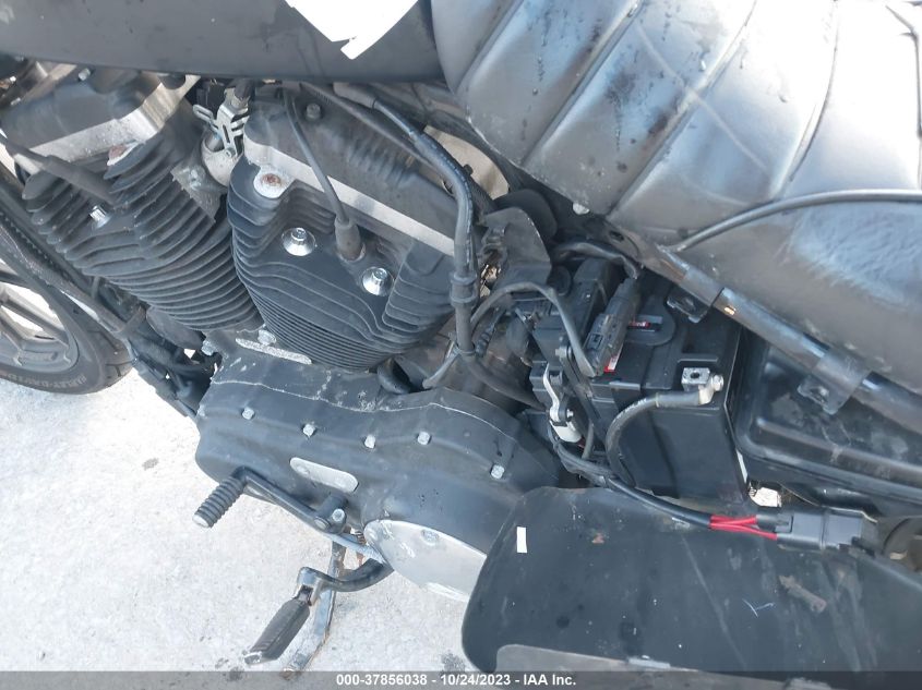 2018 HARLEY-DAVIDSON XL883 IRON 883 - 1HD4LE214JC418751