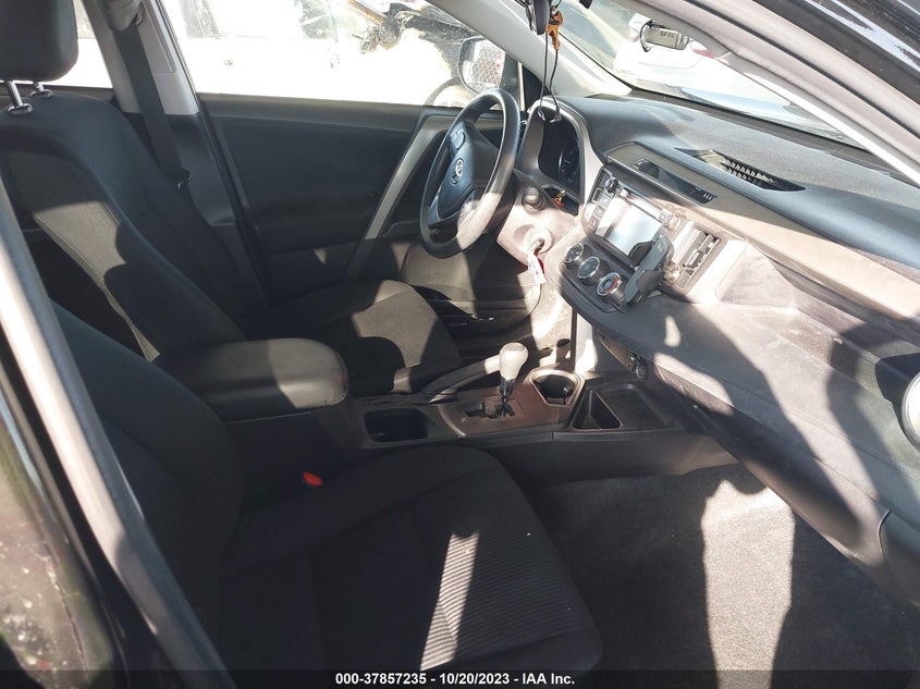 VIN 2T3BFREV1JW727211 2018 TOYOTA RAV4 LE