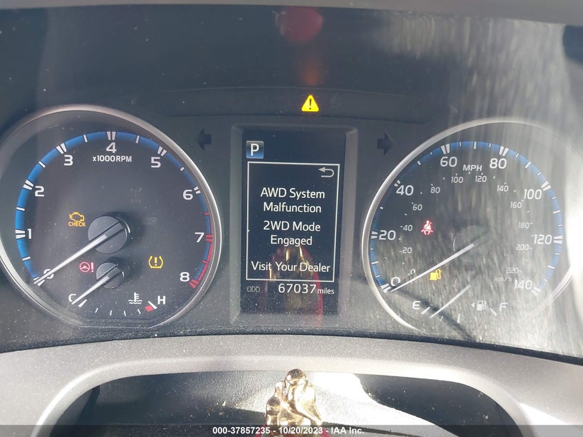 VIN 2T3BFREV1JW727211 2018 TOYOTA RAV4 LE
