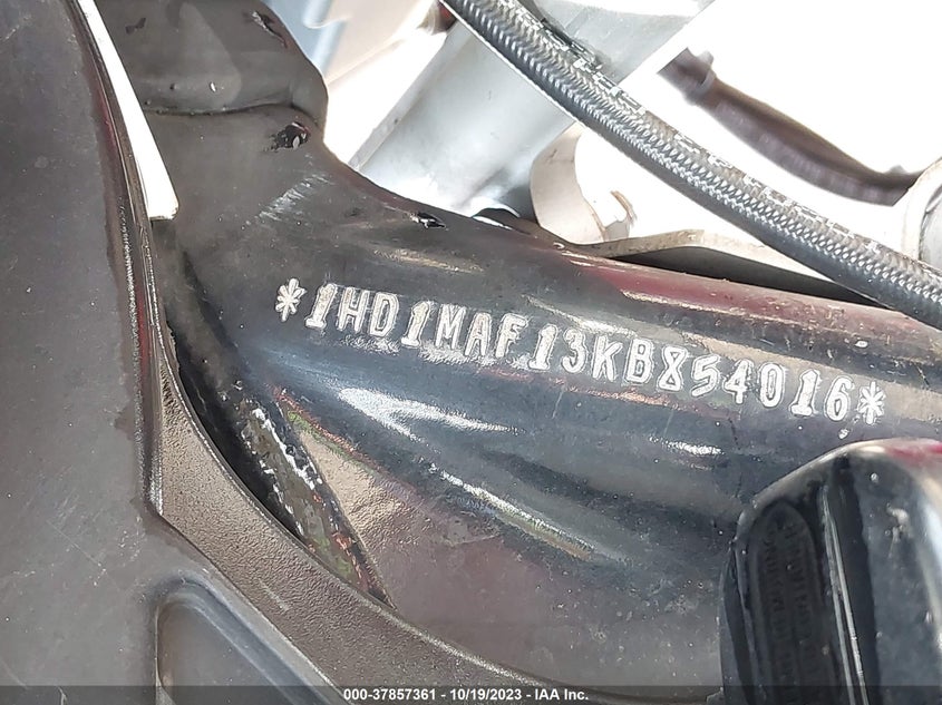 VIN 1HD1MAF13KB854016 2019 HARLEY-DAVIDSON FLHTCUTG