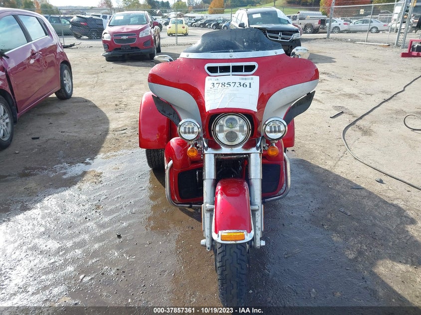 VIN 1HD1MAF13KB854016 2019 HARLEY-DAVIDSON FLHTCUTG