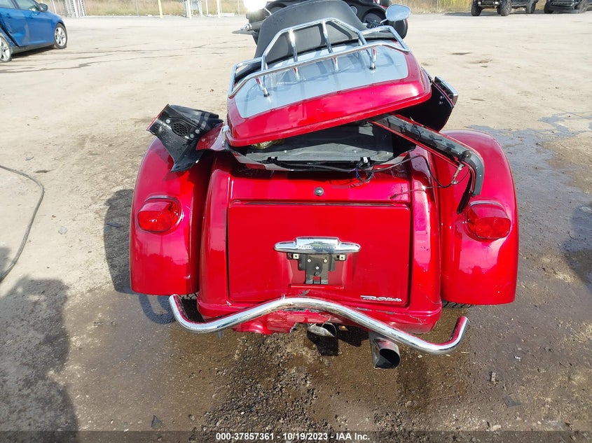 VIN 1HD1MAF13KB854016 2019 HARLEY-DAVIDSON FLHTCUTG