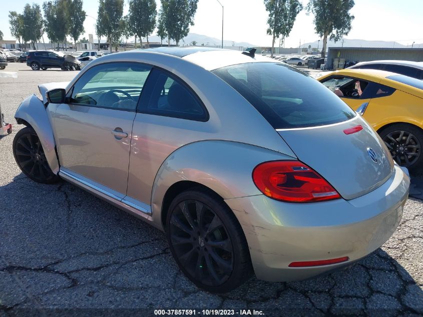 2013 VOLKSWAGEN BEETLE COUPE 2.5L W/SUN - 3VWJP7AT5DM647771