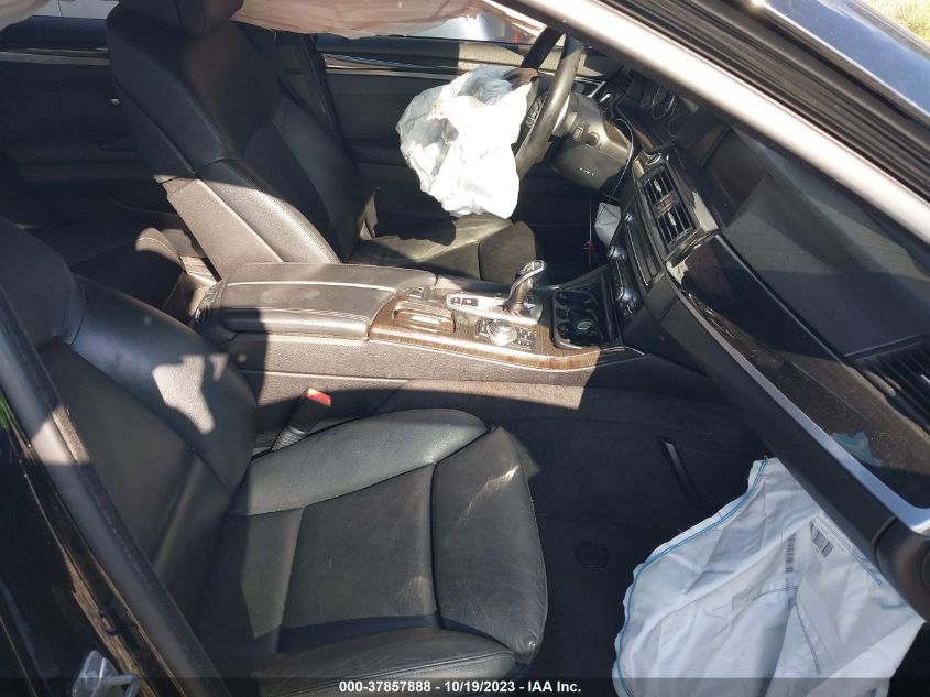 2013 BMW 5 SERIES 550I - WBAFR9C55DDX80083