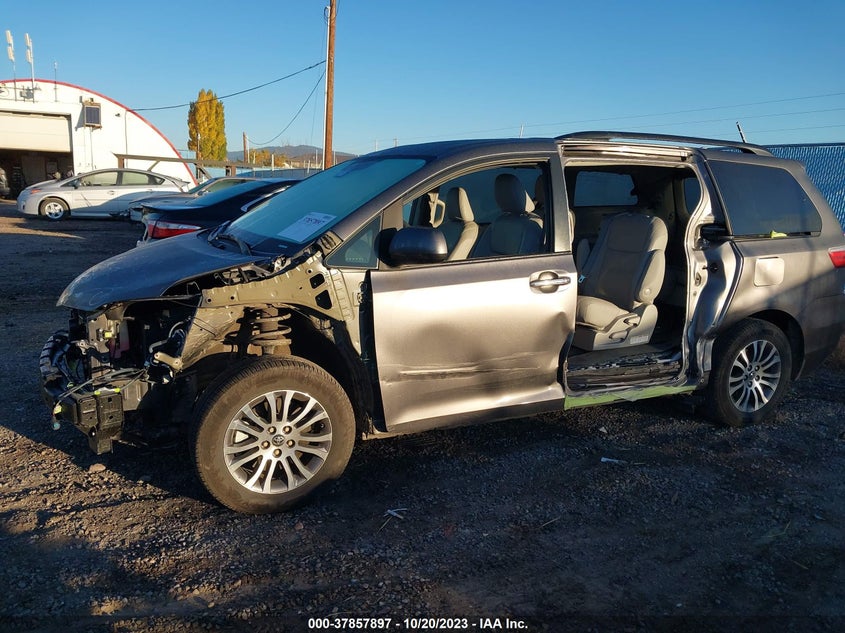 VIN 5TDYZ3DC0JS962697 2018 TOYOTA SIENNA XLE/XLE PREMIUM/LIMITED/L