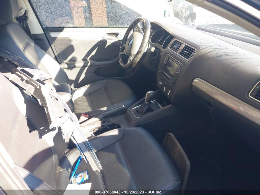 2017 VOLKSWAGEN JETTA SE - 3VWDB7AJ0HM401663