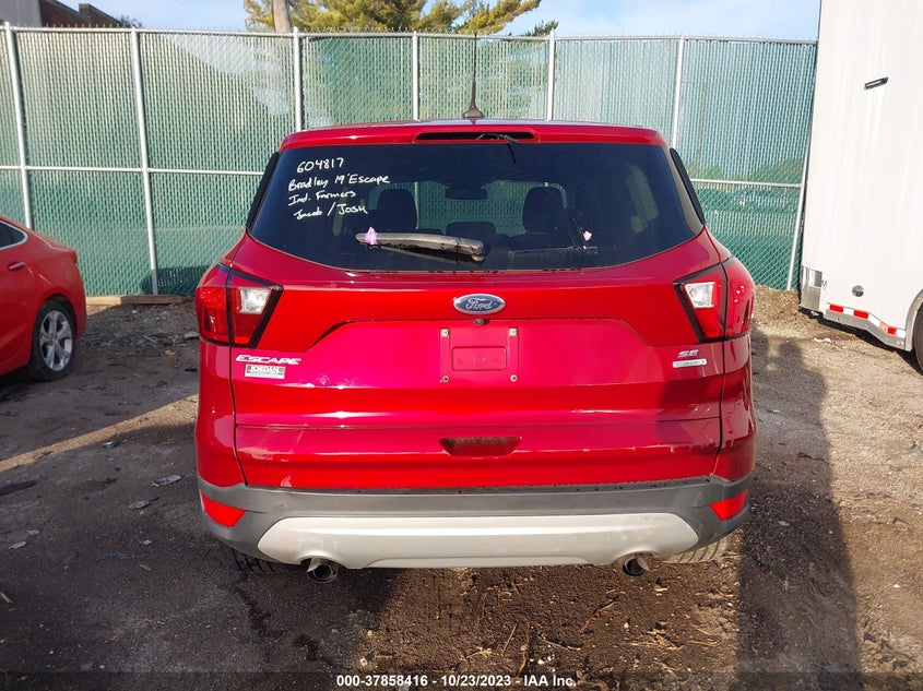 VIN 1FMCU0GD0KUA33419 2019 FORD ESCAPE SE