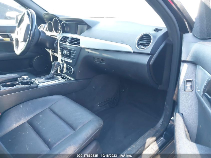 2014 MERCEDES-BENZ C 250 SPORT/LUXURY WDDGF4HB1EA957092